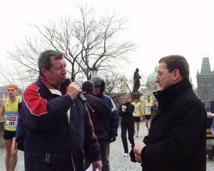 24.3.2007 - Náměstek primátora Rudolf Blažek před startem půlmaratonu