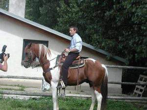 497448_V sobotu 2.9.2006 zahajoval primátor Radotínské rodeo, na kterém se soutěžilo o primátorský pohár.