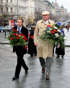 551813_17.11.07-Pietní vzpomínka Dne boje studentů za svobodu a demokracii