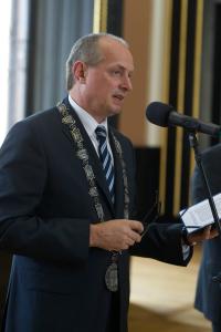 Prijeti_clenu_Spolkoveho_snemu_SRN_a_Senatu_Parlamentu_CR_03