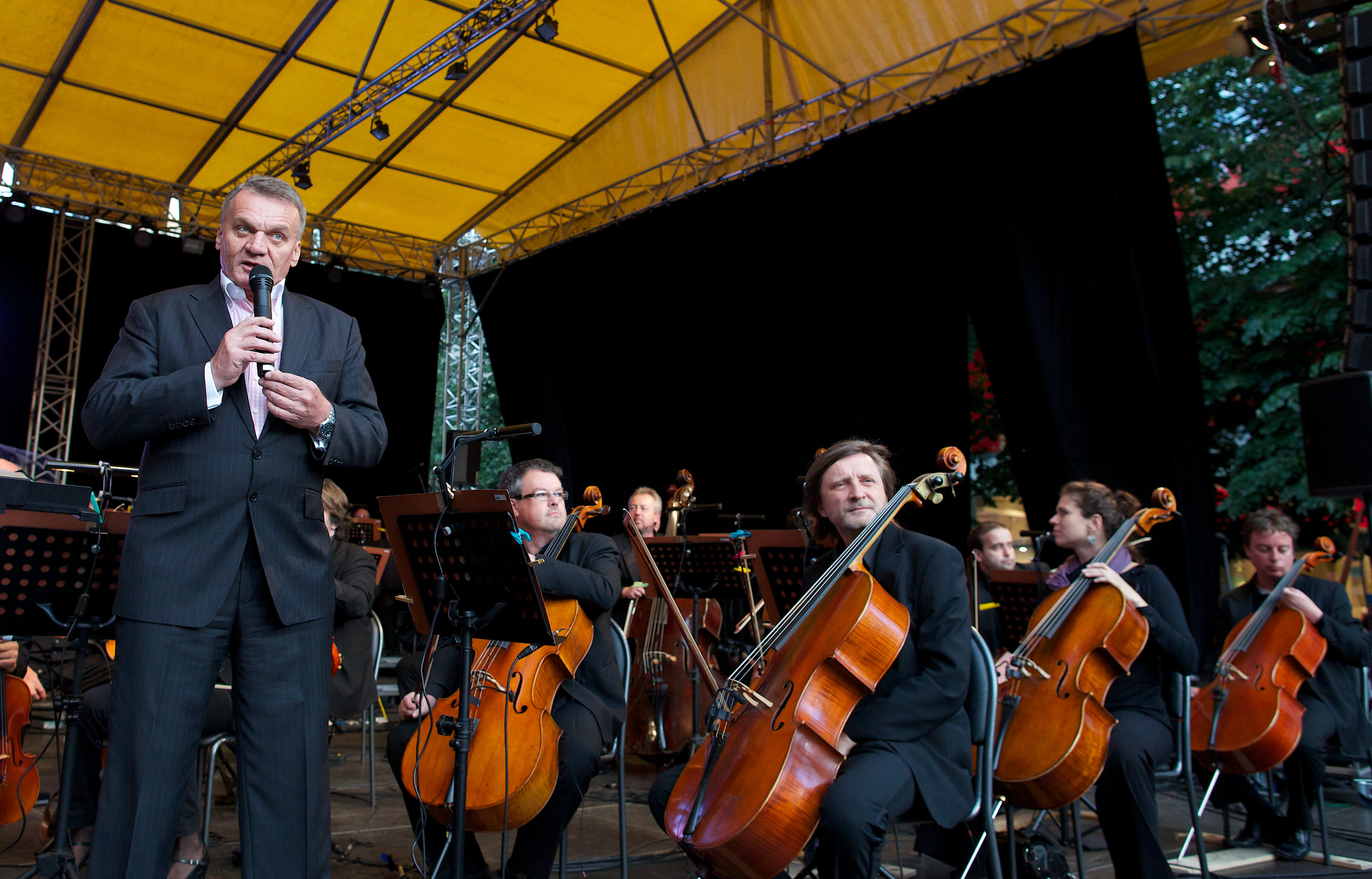 Koncert, který otevřel neformálně letošní - už 8. ročník festivalu Prague Proms, uvedl primátor hl. m. Prahy, Doc. MUDr. Bohuslav Svoboda, Csc.