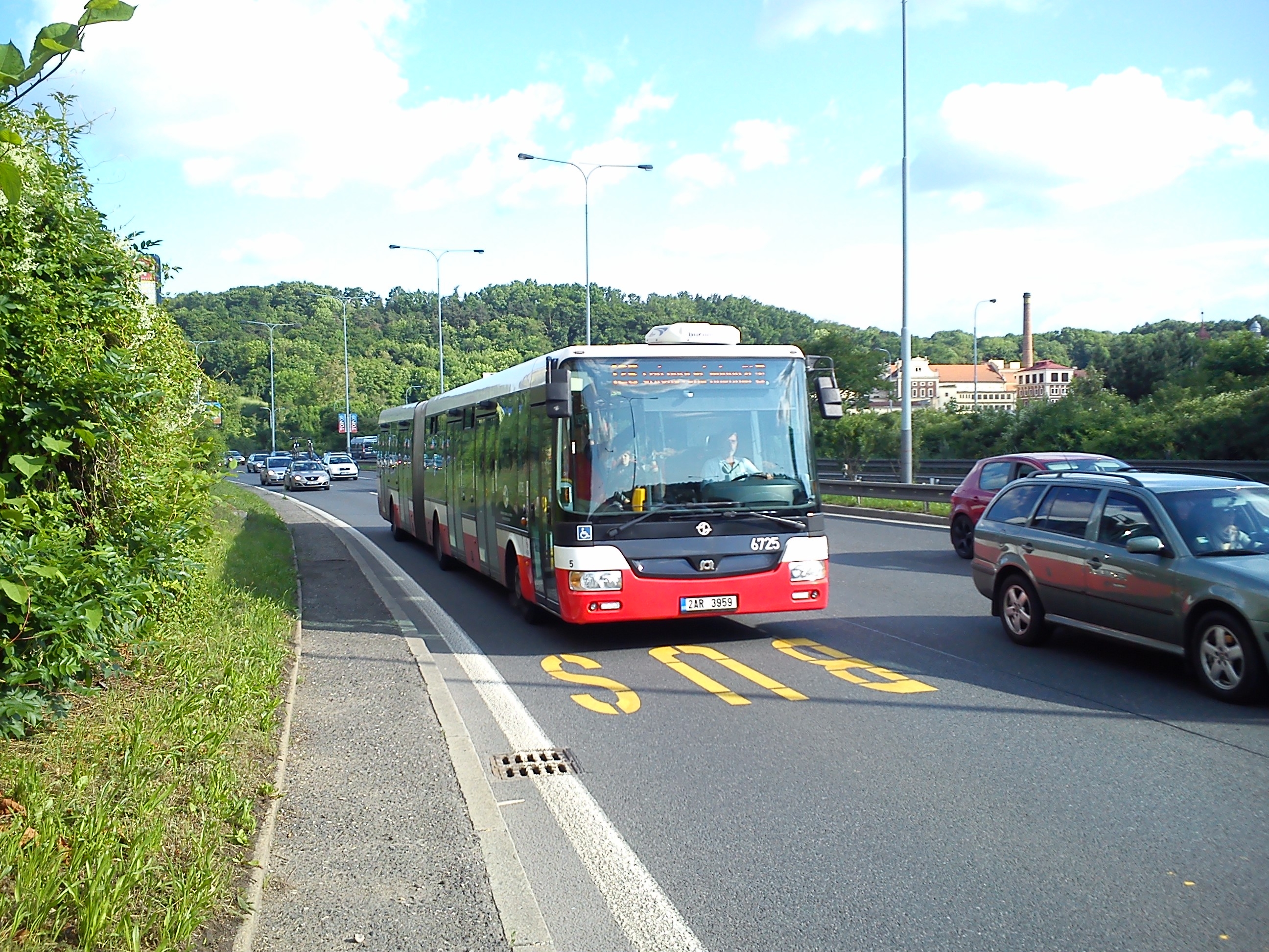 Metrobusová linka 125 zrychlí díky preferenci