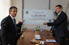 Primátor hl. m. Prahy Pavel Bém, radní pro oblast zdravotnictví Milan Pešák a předsedkyně zdravotního výboru Zastupitelstva hl. m. Prahy Michaela Bartáková včera navštívili IKEM